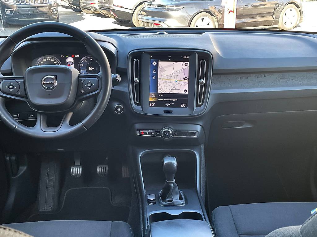 VOLVO XC40 T3 Momentum — slika 5