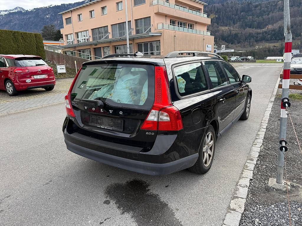 VOLVO V70 2.0D Kinetic — slika 4