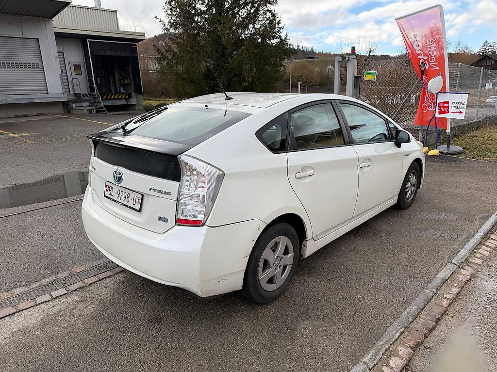 TOYOTA Prius 1.8 16V HSD Luna — slika 3