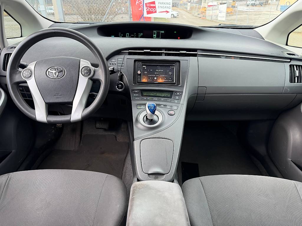 TOYOTA Prius 1.8 16V HSD Luna — slika 5