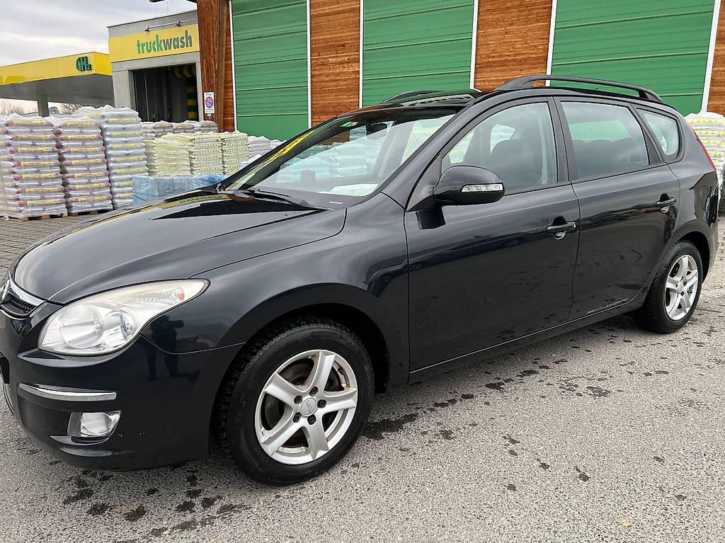 HYUNDAI i30 Wagon 2.0 CRDi Premium — slika 2