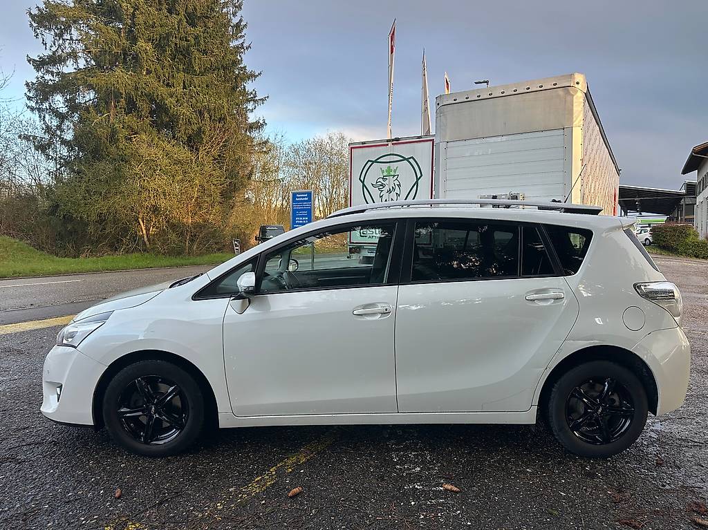 TOYOTA Verso 1.6 D-4D Sol — slika 3