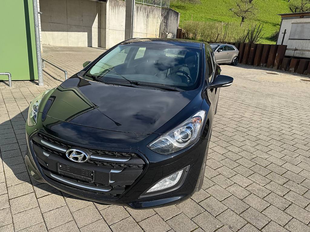 HYUNDAI i30 1.6 CRDi Vertex Automatic DCT — slika 2