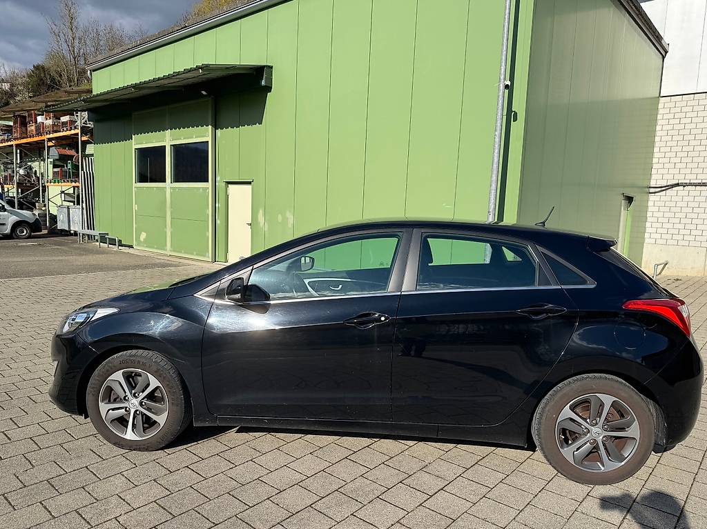 HYUNDAI i30 1.6 CRDi Vertex Automatic DCT — slika 3