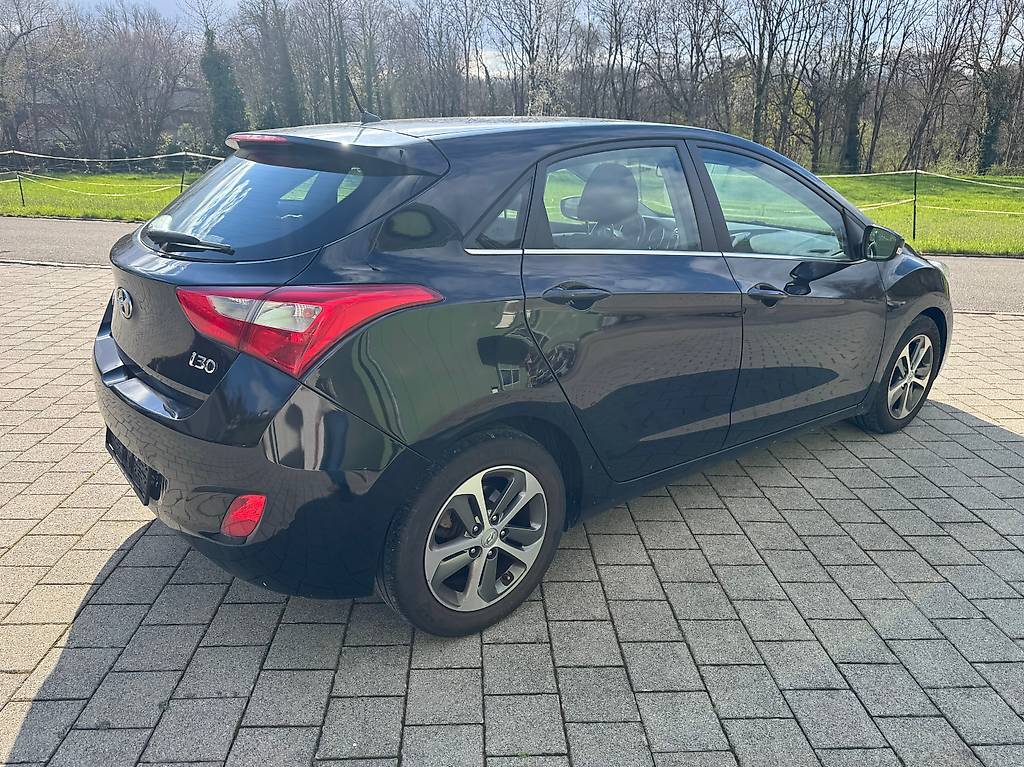 HYUNDAI i30 1.6 CRDi Vertex Automatic DCT — slika 4