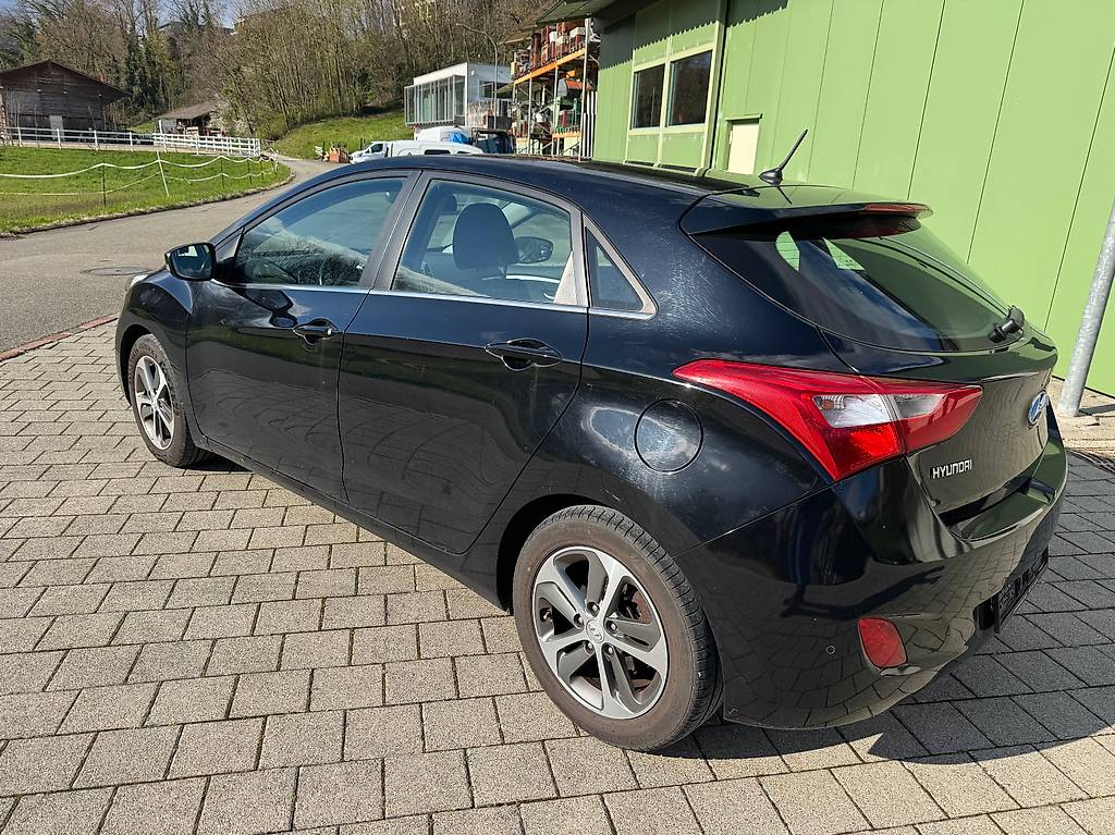 HYUNDAI i30 1.6 CRDi Vertex Automatic DCT — slika 5