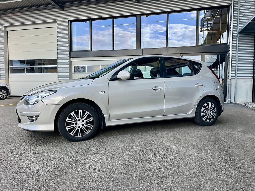 HYUNDAI i30 1,6 Comfort — slika 4