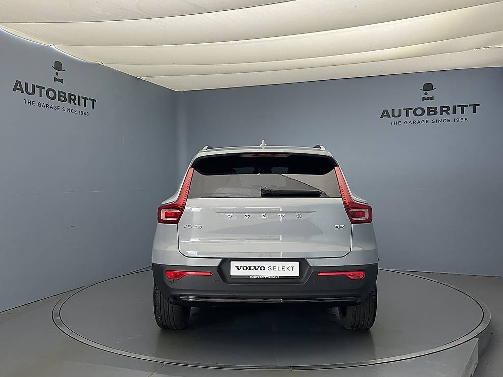 VOLVO XC40 2.0 B3 MH Plus Dark — slika 3
