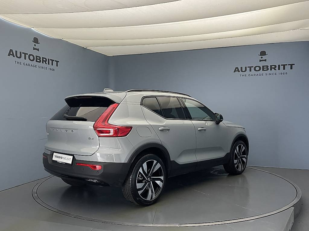 VOLVO XC40 2.0 B3 MH Plus Dark — slika 5