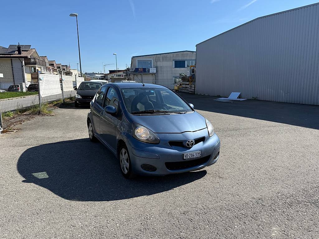 TOYOTA Aygo 1.0 Linea Terra — slika 2