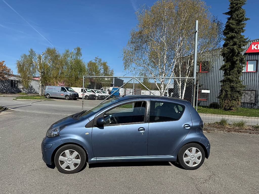 TOYOTA Aygo 1.0 Linea Terra — slika 4