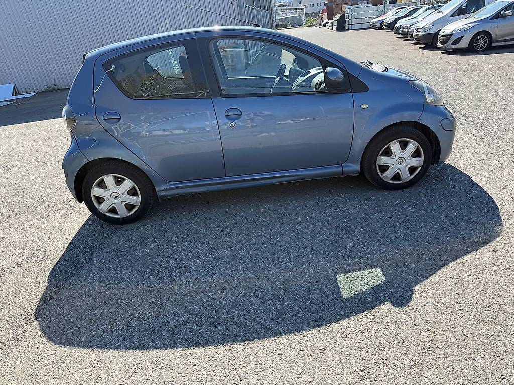 TOYOTA Aygo 1.0 Linea Terra — slika 5