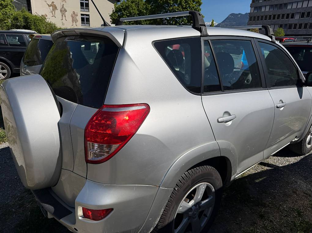 TOYOTA RAV-4 2.2D-4 Diesel — slika 3