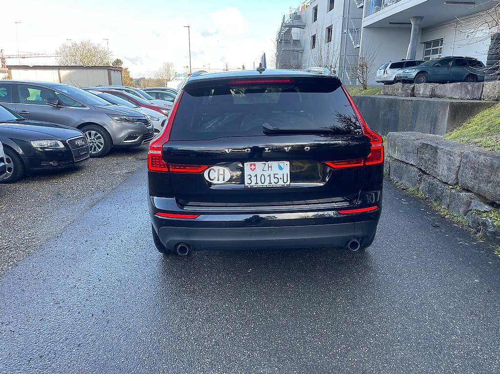 VOLVO XC60 D4 AWD Momentum Geartronic — slika 5