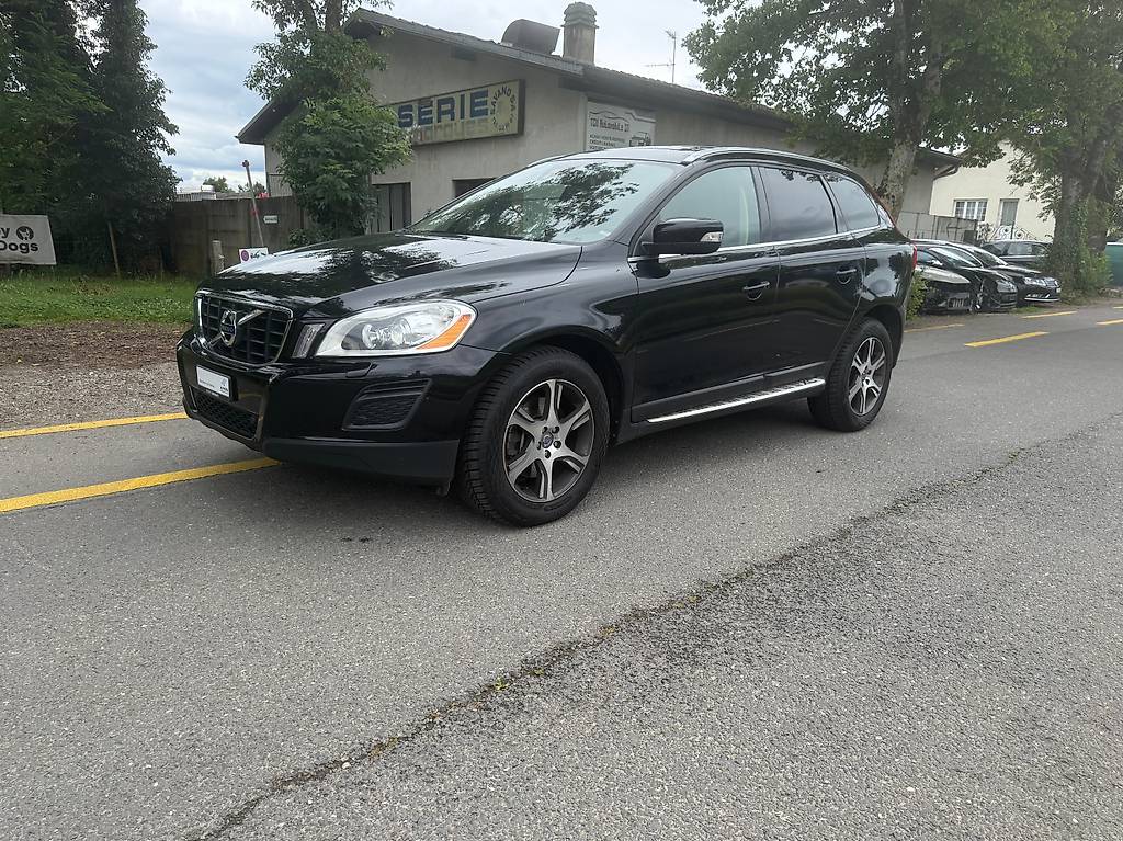 VOLVO XC60 D3 AWD Kinetic Geartronic — slika 2