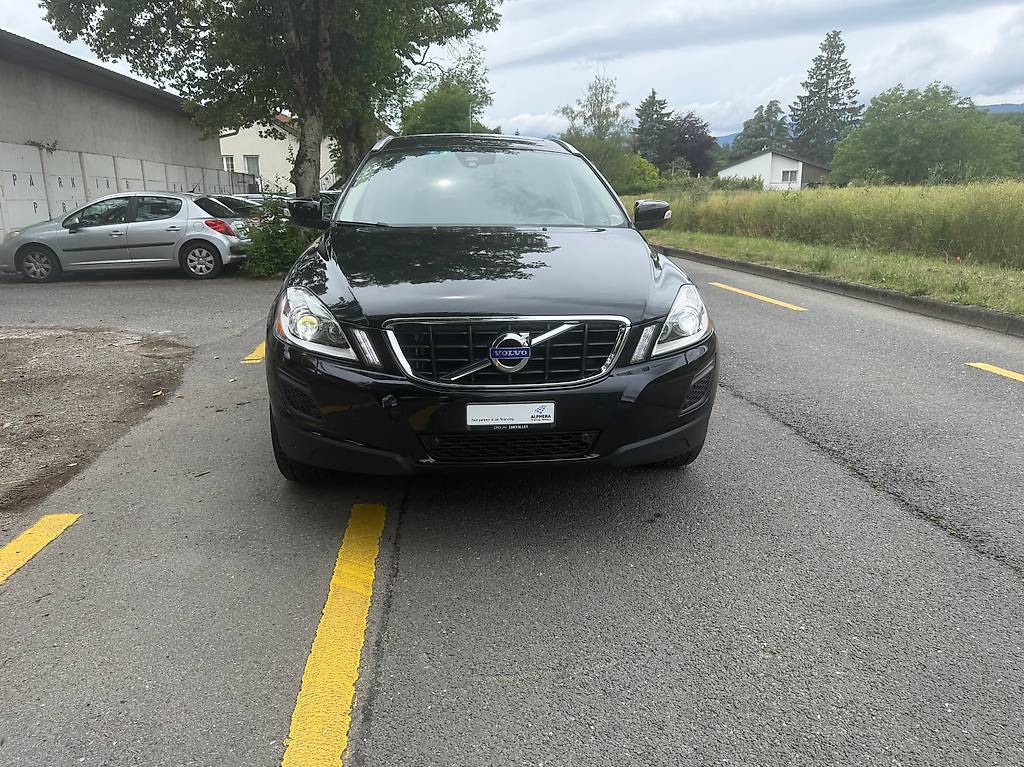 VOLVO XC60 D3 AWD Kinetic Geartronic — slika 3
