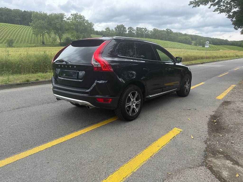 VOLVO XC60 D3 AWD Kinetic Geartronic — slika 4