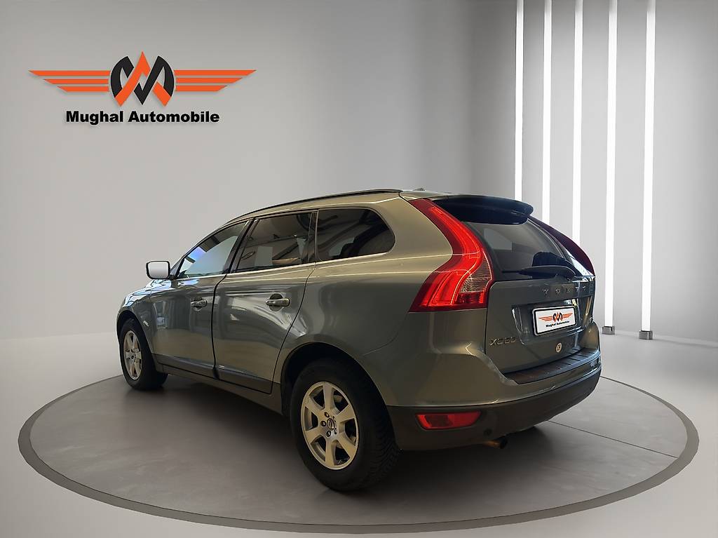 VOLVO XC60 2.4D Geartronic — slika 3