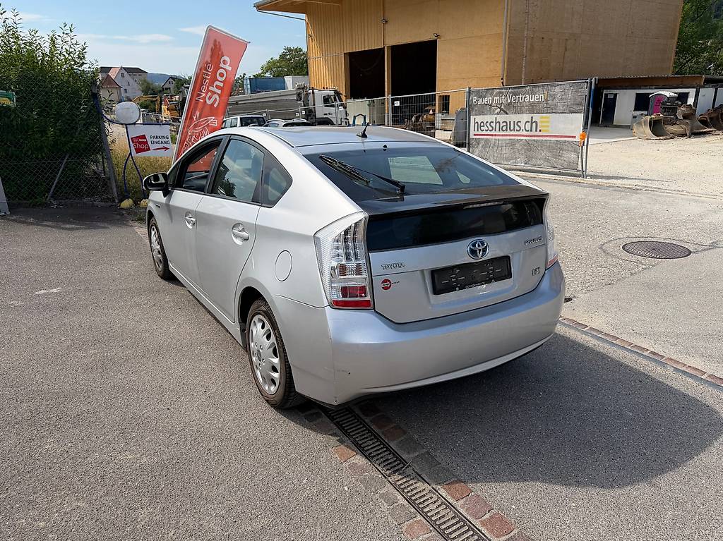 TOYOTA Prius 1.8 16V HSD Sol — slika 2