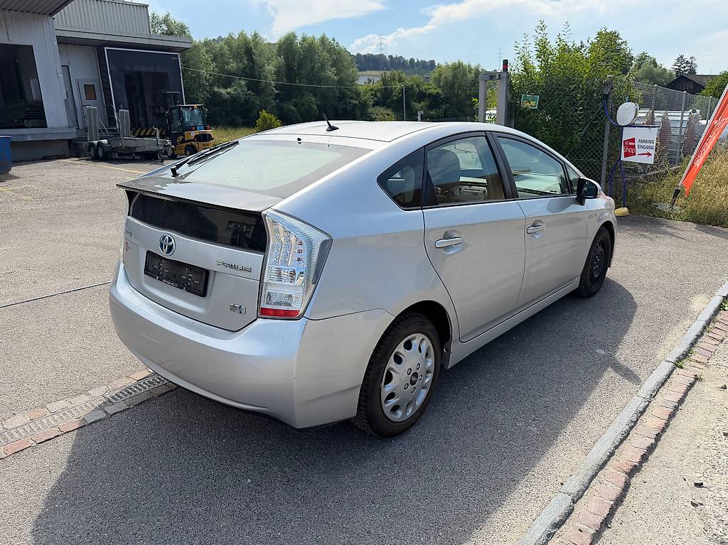 TOYOTA Prius 1.8 16V HSD Sol — slika 3
