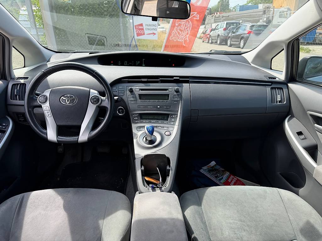 TOYOTA Prius 1.8 16V HSD Sol — slika 5