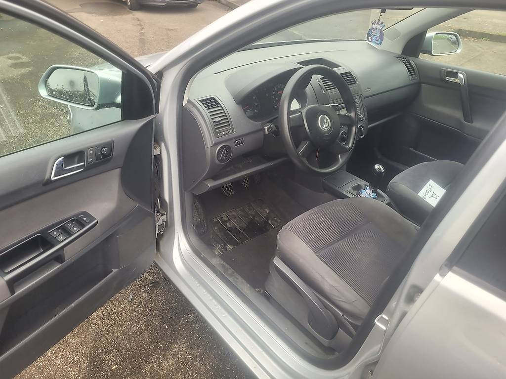 VOLVO V70 D5 AWD Momentum — slika 2