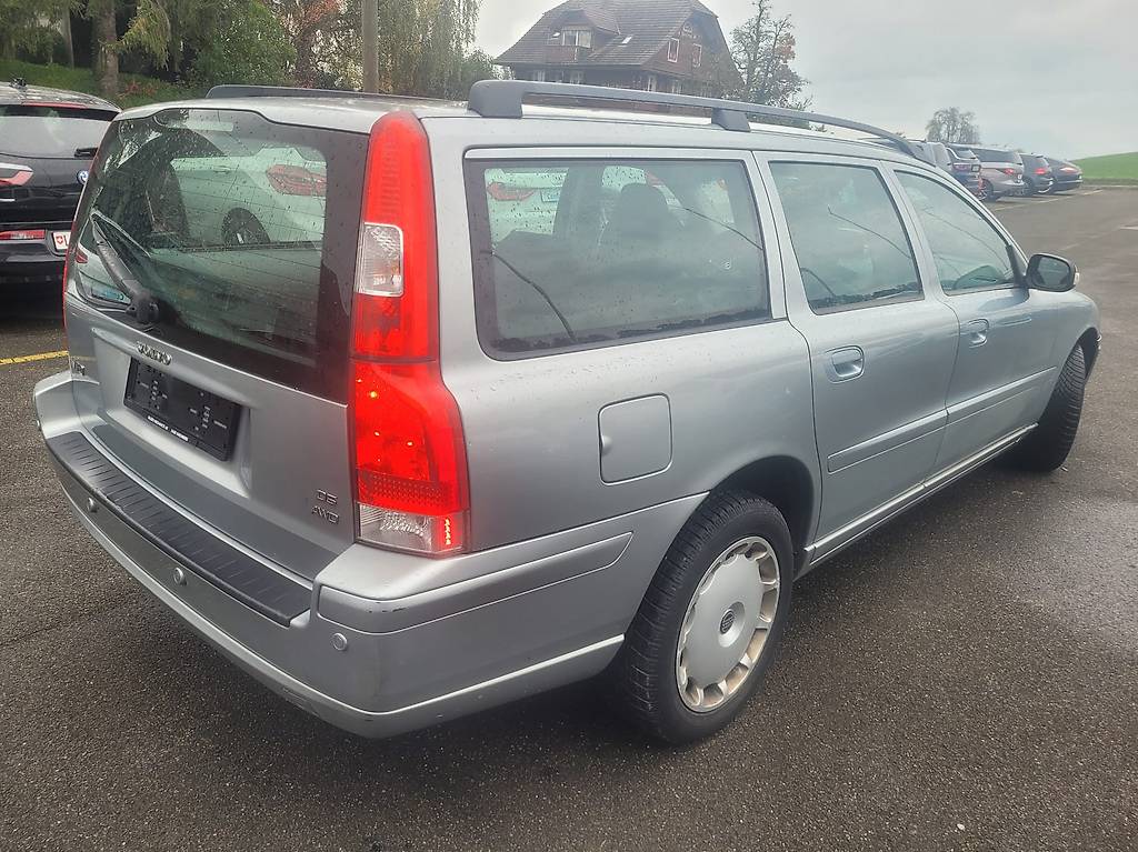 VOLVO V70 D5 AWD Momentum — slika 5