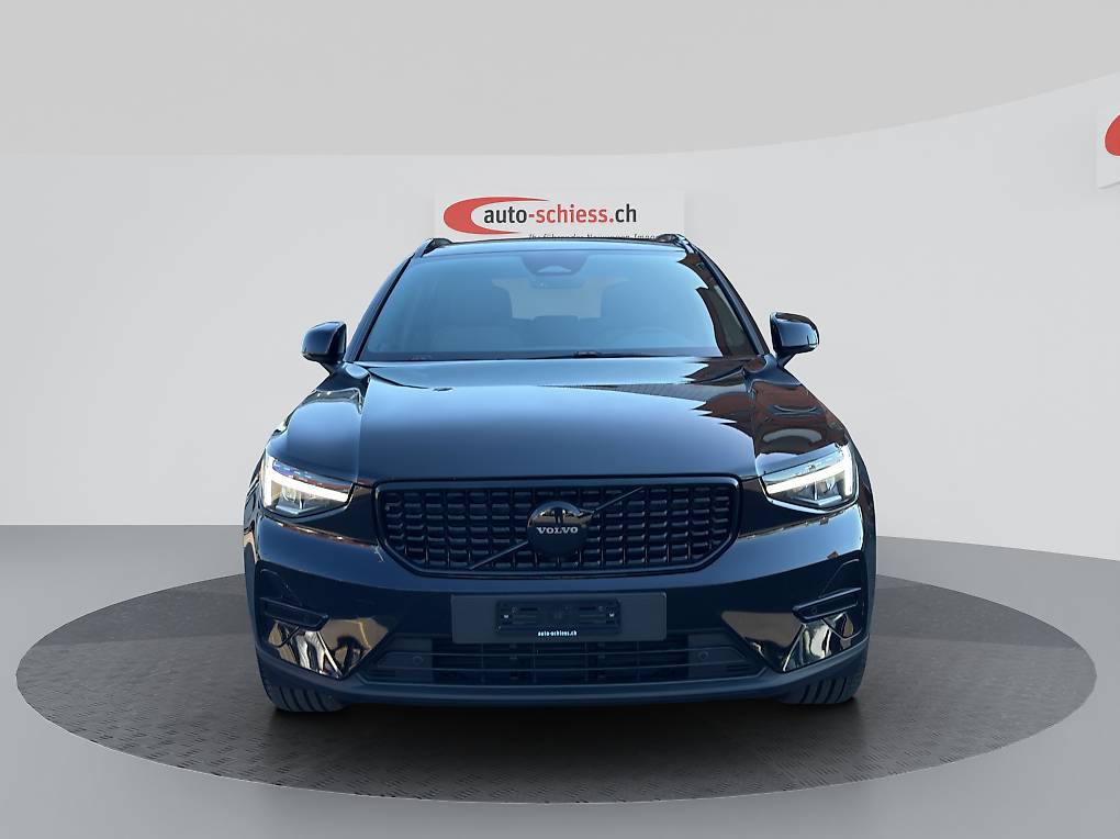 VOLVO XC40 B3 Plus Black Edition — slika 2