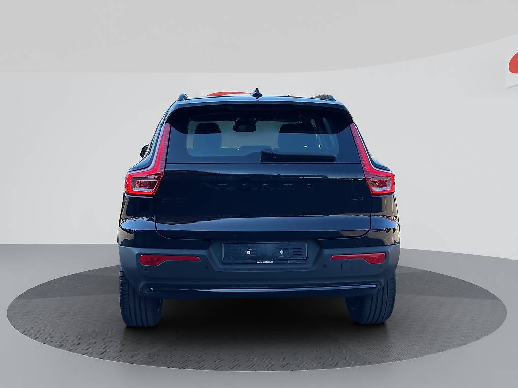 VOLVO XC40 B3 Plus Black Edition — slika 4