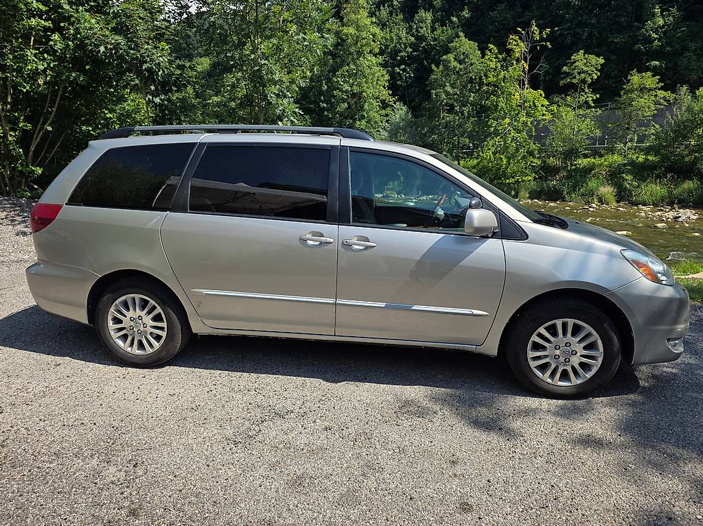 TOYOTA SIENNA XLE Limited AWD  MFK: 17.07.2026 — slika 2