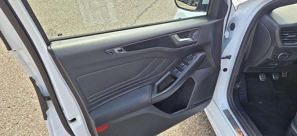 FORD Focus 1.0i EcoB 125 ST-Line — slika 3