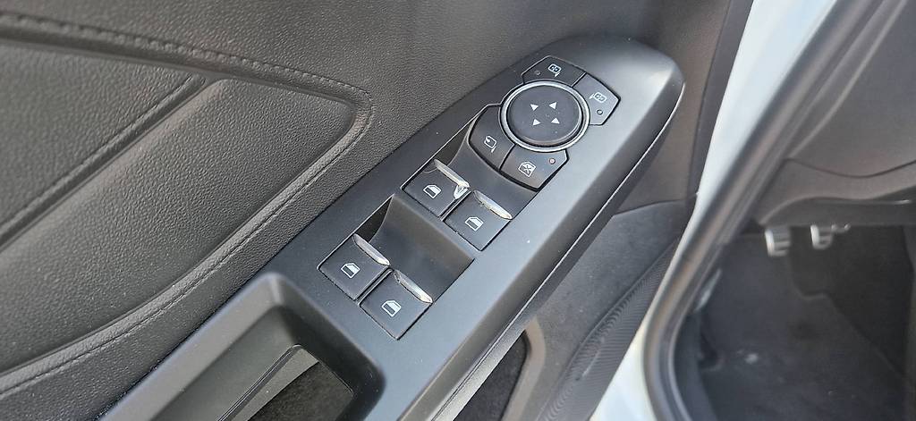 FORD Focus 1.0i EcoB 125 ST-Line — slika 4