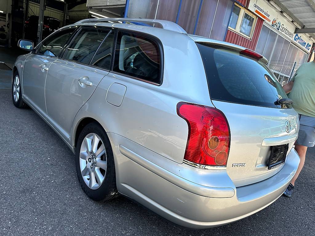 TOYOTA Avensis 2.0 D4 VVT-i Linea Sol Sportswagon — slika 3