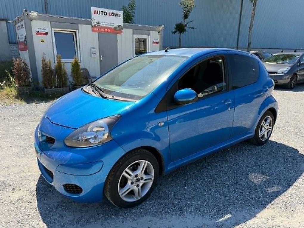 TOYOTA Aygo 1.0 Linea Luna Red Multimode — slika 2