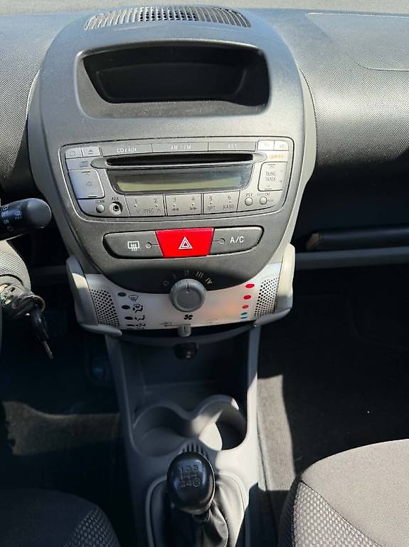 TOYOTA Aygo 1.0 Linea Luna Red Multimode — slika 4