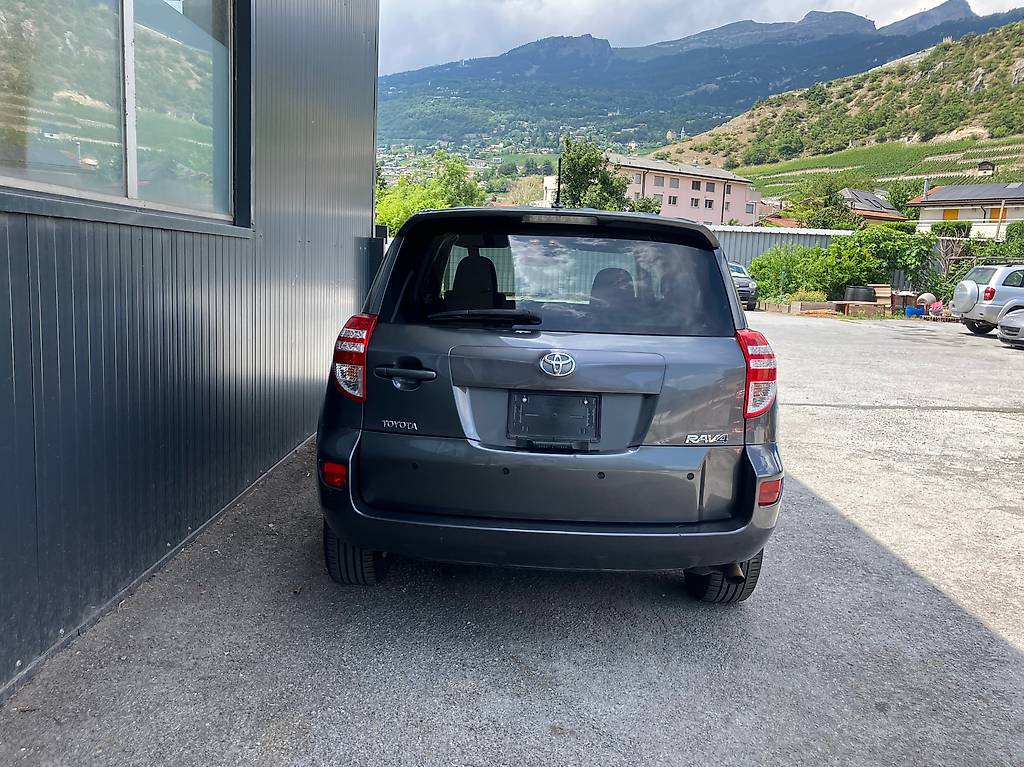 TOYOTA RAV-4 2.0 16V Linea Luna Multidrive — slika 2