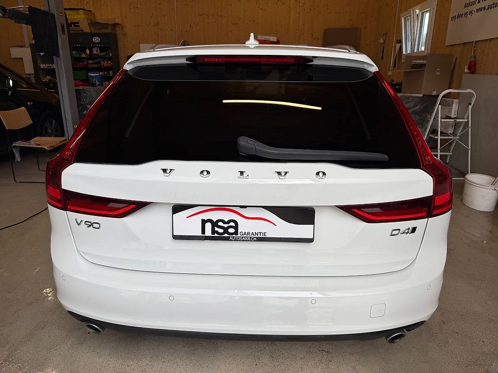 VOLVO V90 D4 AWD Momentum Geartronic — slika 5