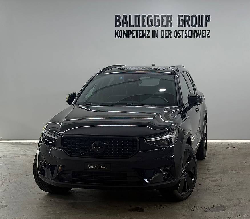 VOLVO XC40 2.0 B4 MH Black Edition — slika 1