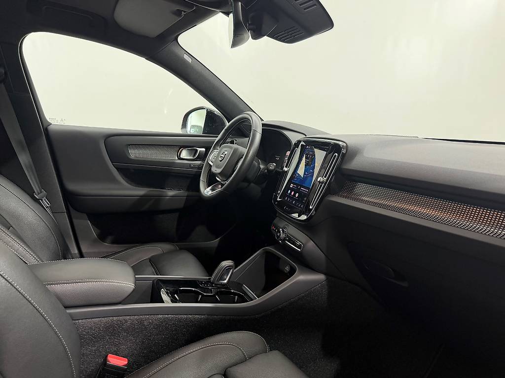 VOLVO XC40 P8 AWD Pure Electric R-Design — slika 4