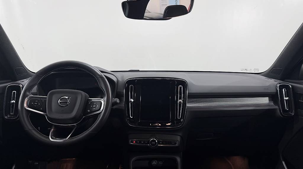 VOLVO XC40 P8 AWD Pure Electric R-Design — slika 5