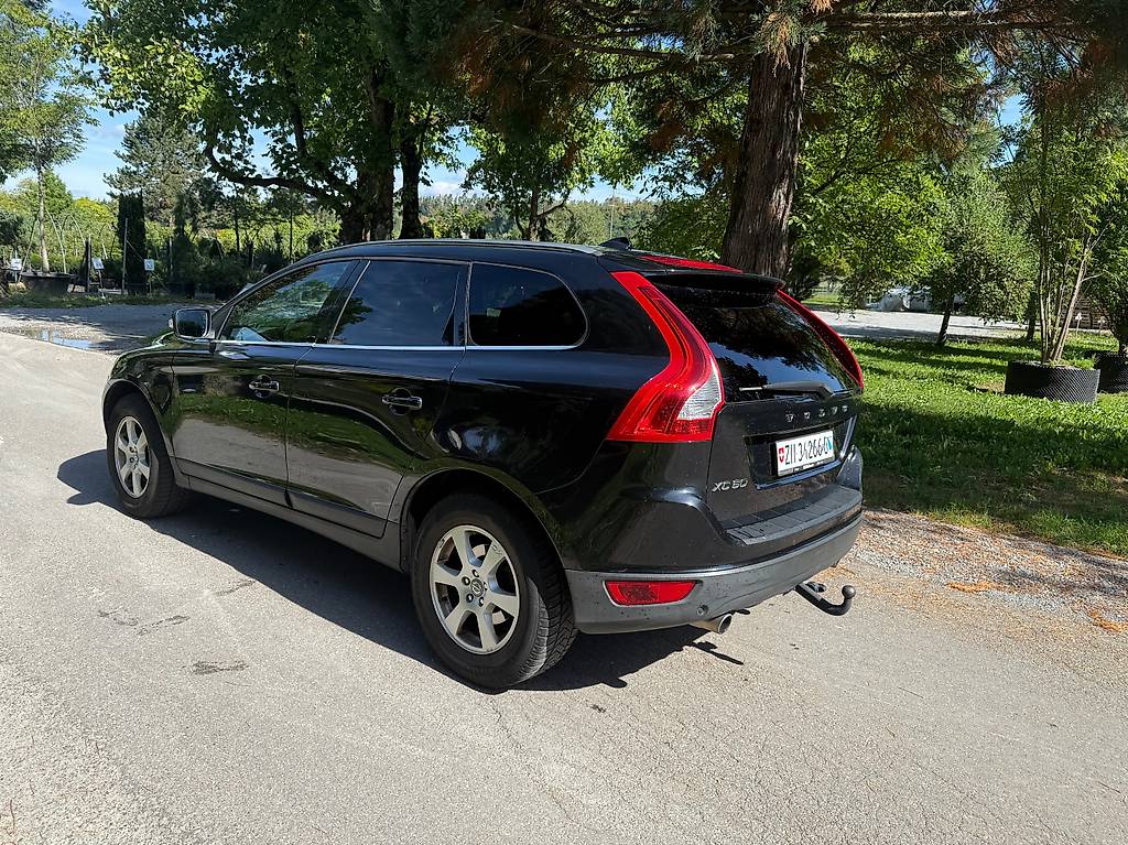 VOLVO XC60 D5 AWD Summum Geartronic — slika 3