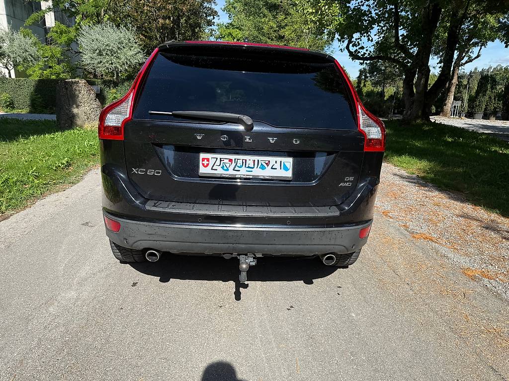 VOLVO XC60 D5 AWD Summum Geartronic — slika 4