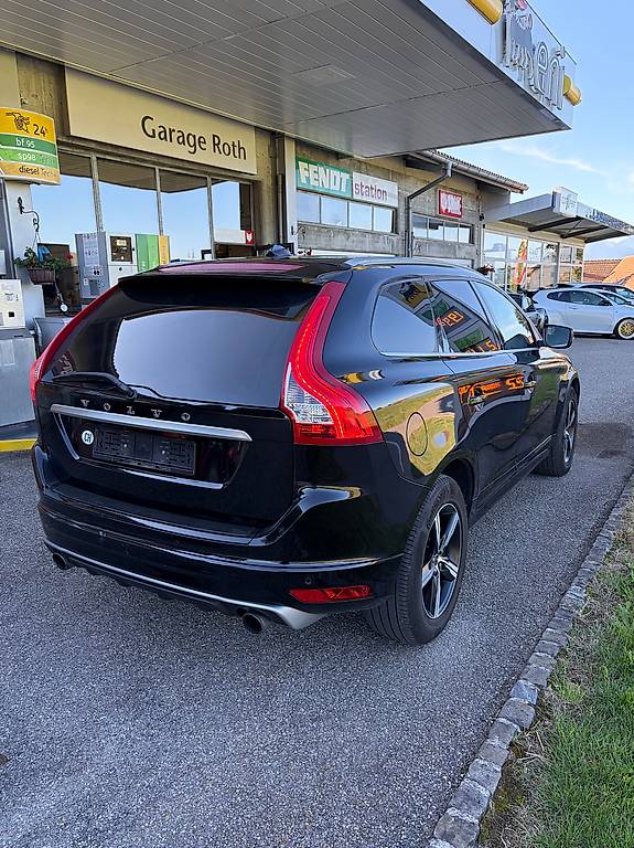 VOLVO XC60 T6 AWD Momentum R-Design Geartronic — slika 3
