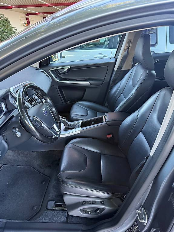 VOLVO XC60 D4 AWD Summum Geartronic — slika 4