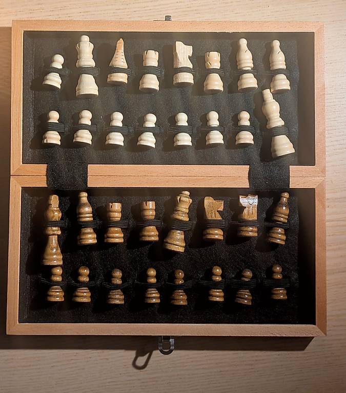 Wobble, jeu d'échecs en noyer par Umbra – Nüspace