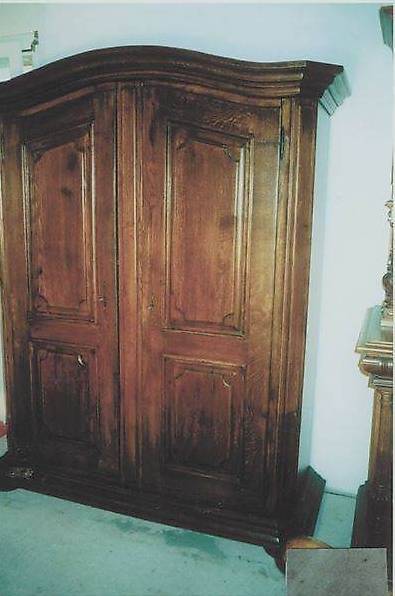 Armoire ancienne en chêne massif – style Louis XV avec étagères et tiroirs - Ameublement