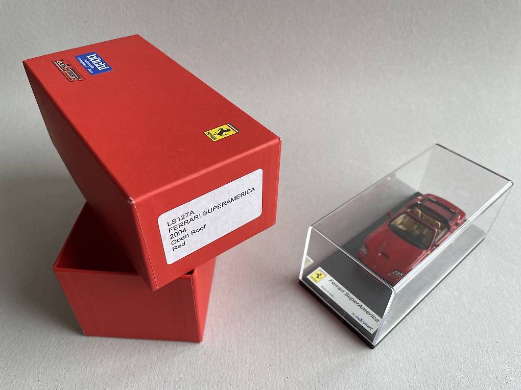 ルックスマート FERRARI SUPERAMERICA 2004（1/43 Looksmart