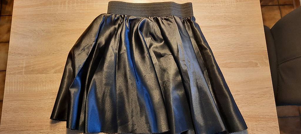 Deguisement Le Petit Chaperon Rouge Adulte déguisement petit chaperon rouge ou autre !! Canton Vaud - anibis.ch