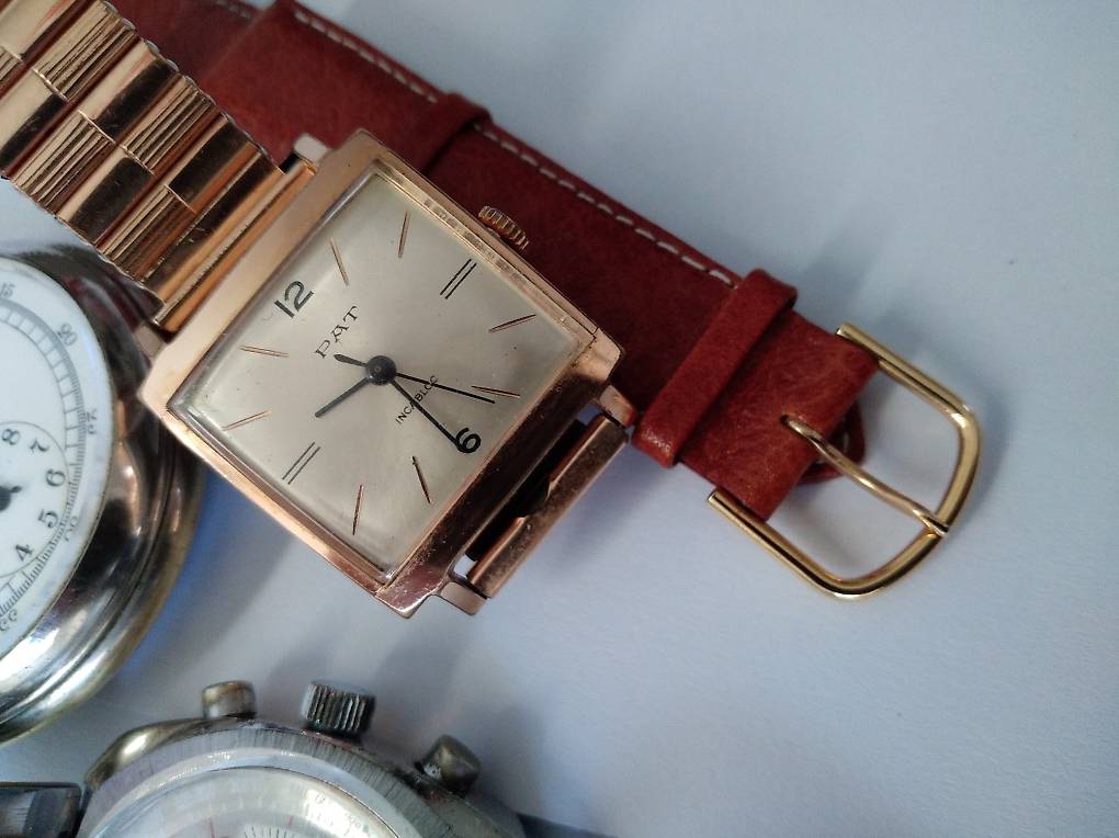LOT DE 4 Montres mécanique et automatic dont 1 eta 2460 et un PUW 1464