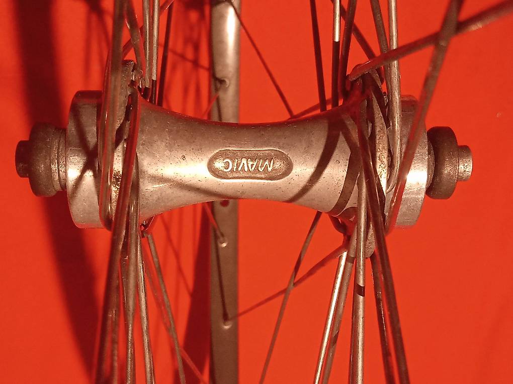 Roue Avant 700 Pour Peugeot - Chapeau Gendarme - Vélo Ancien Collection - Occasion - Parfait Pour Eroica